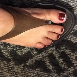 Tia's Nails I - Uneven line!