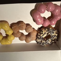 Mochi donut (glazed, strawberry, lemon, cannoli)