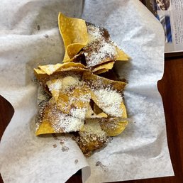 Complimentary tortilla chips with beans and Honduran cheese