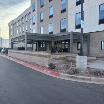 Hampton Inn Alamogordo - Front of hotel - Hotels Near Me - Alamogordo, New Mexico Hampton Inn Alamogordo - Front of hotel - Hotels Near Me - Alamogordo, New Mexico