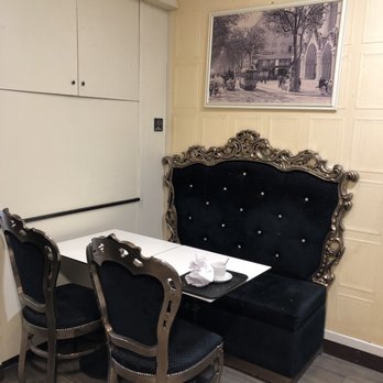 Boulangerie Blanc - A quaint corner table. - Bakeries Near Me - Nice, 06