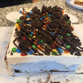 Baskin-Robbins - Cake in a box made by Mina was the best! - Desserts Near Me - Murrieta, California Baskin-Robbins - Cake in a box made by Mina was the best! - Desserts Near Me - Murrieta, California