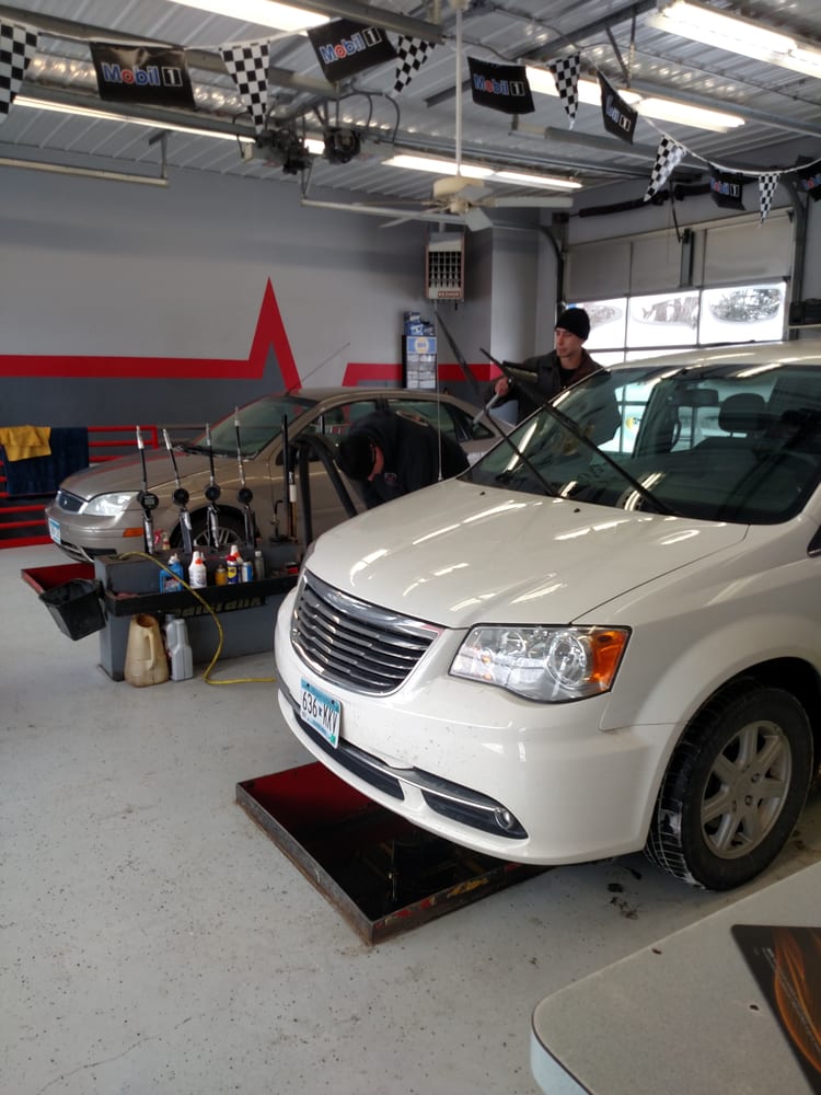 SOUTH OAK EXPRESS LUBE Updated October 2024 1235 S Oak Ave