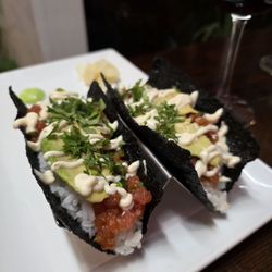 La Suerte Louisville - Sushi taco: la tuna, sin unagi sauce.