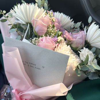 Blushing Louis Flowers - Florists Near Me - San Diego, California