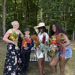 Sweet Magnolia Farmstead - Flower Farm Photos