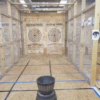 Houston Axe Throwing - Axe Throwing Near Me - Houston, Texas