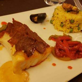 Le Bouche à Oreille - Lieu jaune en écailles de chorizo - French Near Me - Brest, 29 Le Bouche à Oreille - Lieu jaune en écailles de chorizo - French Near Me - Brest, 29