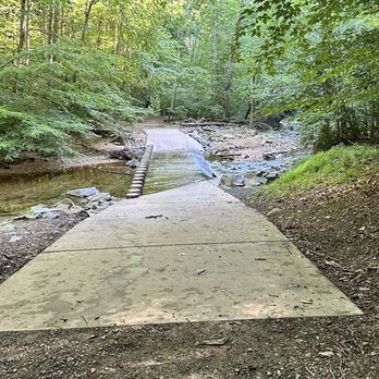 Scott's Run Nature Preserve - Cross the creek - Parks Near Me - McLean, Virginia