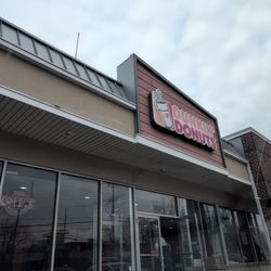 Dunkin' - Photo of front of establishment