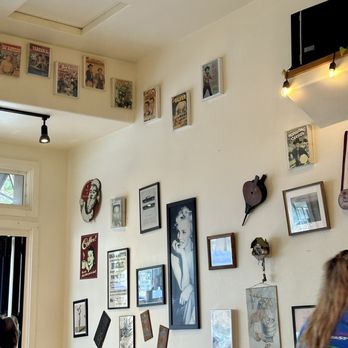 Old Monterey Cafe - inside - Breakfast & Brunch Near Me - Monterey, California