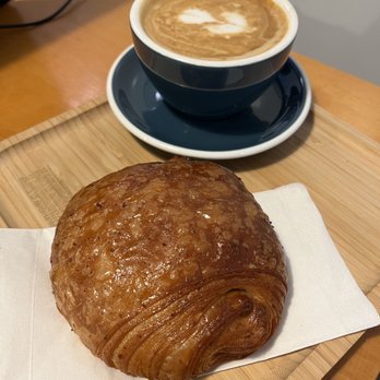 Croissant Croissant - Bakeries Near Me - Montreal, Quebec