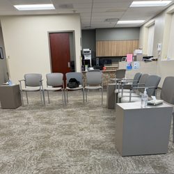 Des Peres Square Surgery Center - Uncomfortable Chairs - No Tables