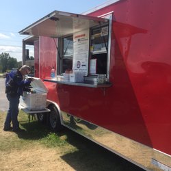 Chubbs BBQ - Food truck located in between an auto supply shop and a garage.