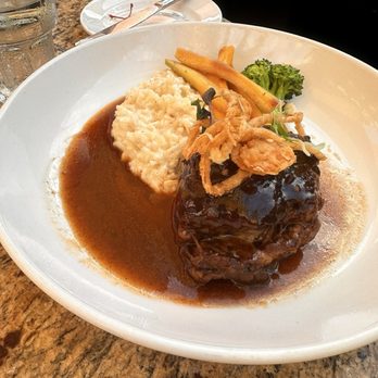 Trancas Steakhouse - Short ribs Mac & cheese & fries - Steakhouses Near Me - Napa, California Trancas Steakhouse - Short ribs Mac & cheese & fries - Steakhouses Near Me - Napa, California