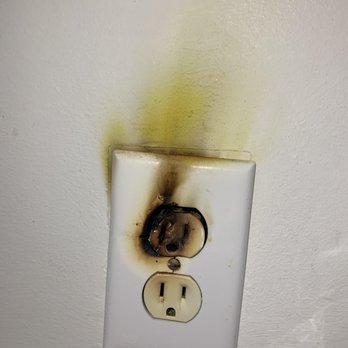 Autumn Wind Apartments - Brunt outlet in the kitchen. - Apartments Near Me - Winchester, Virginia
