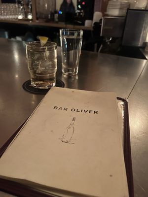 Bar Oliver by null