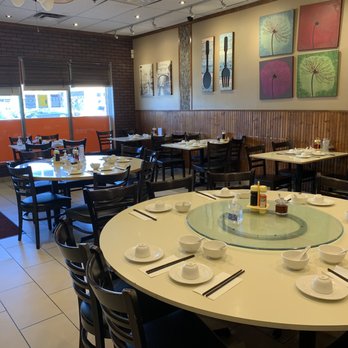 Chi's Congee & Noodle House - Chi's Congee and Noodle House - dining area - Chinese Near Me - Mississauga, Ontario