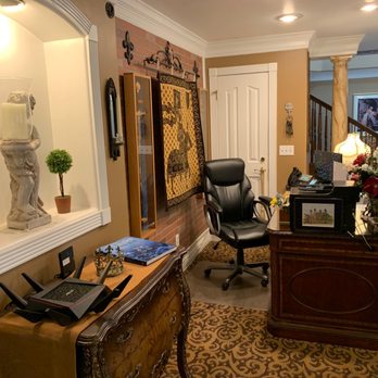 Castle Creek Inn - Front check in - Bed & Breakfast Near Me - Sandy, Utah Castle Creek Inn - Front check in - Bed & Breakfast Near Me - Sandy, Utah