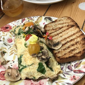 Alma Verde - Omelette spinach and mushroom - Vegetarian Near Me - Tijuana, BCN Alma Verde - Omelette spinach and mushroom - Vegetarian Near Me - Tijuana, BCN