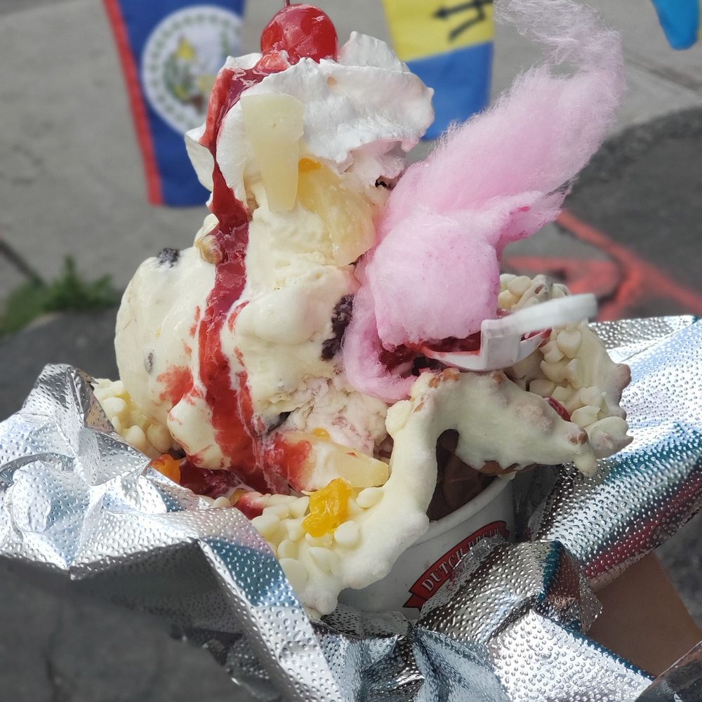 Dipped homemade waffle cones - 2 scoops (NY cherry cheesecake, Rum & raisin) Dipped homemade waffle cones - 2 scoops (NY cherry cheesecake, Rum & raisin)