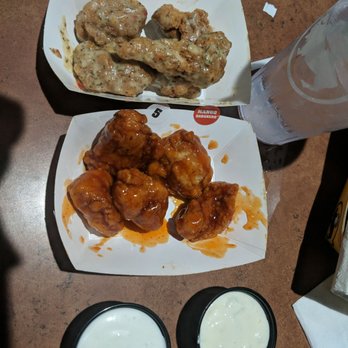 Buffalo Wild Wings - Sports Bars Near Me - Brooklyn, Ohio Buffalo Wild Wings - Sports Bars Near Me - Brooklyn, Ohio