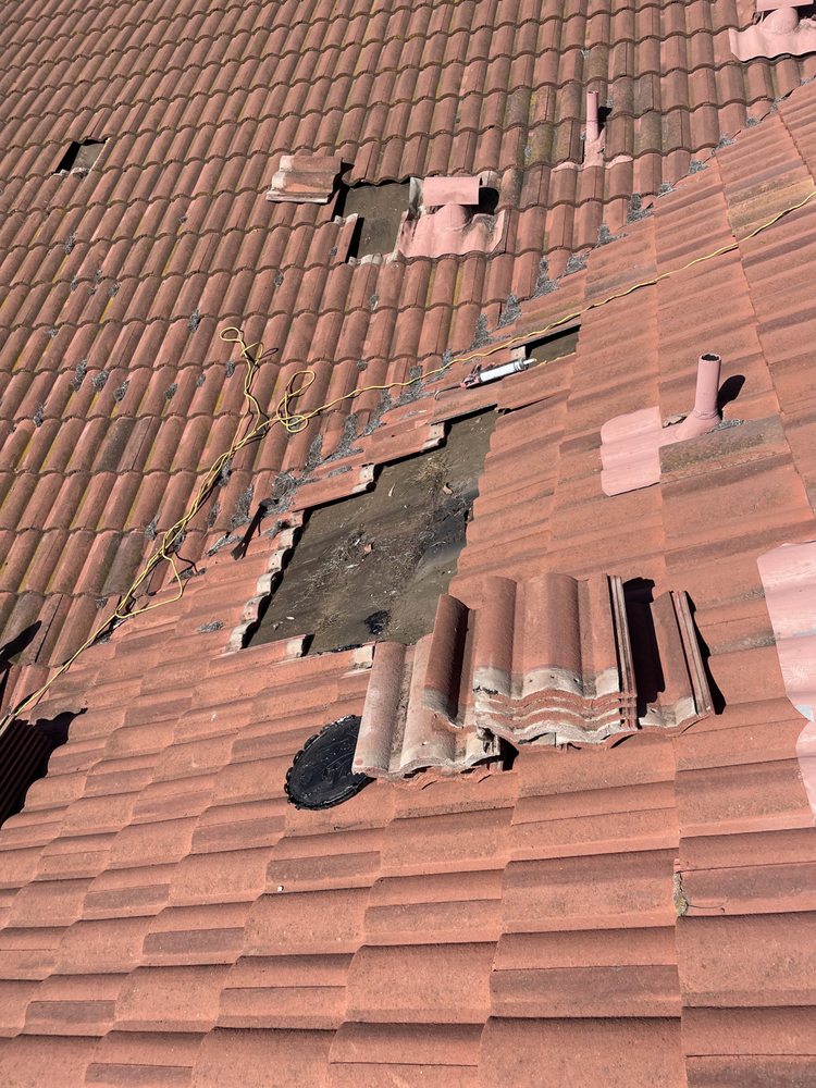 Slide of Alvarez Roofing