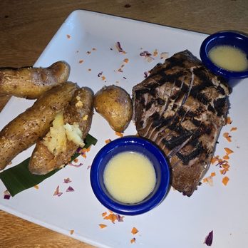 The Dolphin - Teriyaki ahi with (garlic) fingerling potatoes - Seafood Markets Near Me - Hanalei, Hawaii