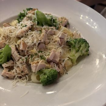 Alex's Kitchen - Fettuccine Alfredo add Chicken and Broccoli - Italian Near Me - Missouri City, Texas Alex's Kitchen - Fettuccine Alfredo add Chicken and Broccoli - Italian Near Me - Missouri City, Texas