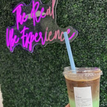 Kafé de Manila - Iced pandan latte with tapioca pearls - Bubble Tea Near Me - Somerville, New Jersey Kafé de Manila - Iced pandan latte with tapioca pearls - Bubble Tea Near Me - Somerville, New Jersey