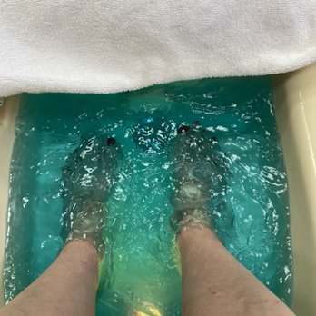 Le Nails - Very clean, warm and bubbly! Happy feet! - Nail Salons Near Me - Clackamas, Oregon