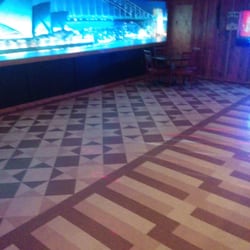 The Roo Bar & Grill - Plenty of room to shake what you workin with!!