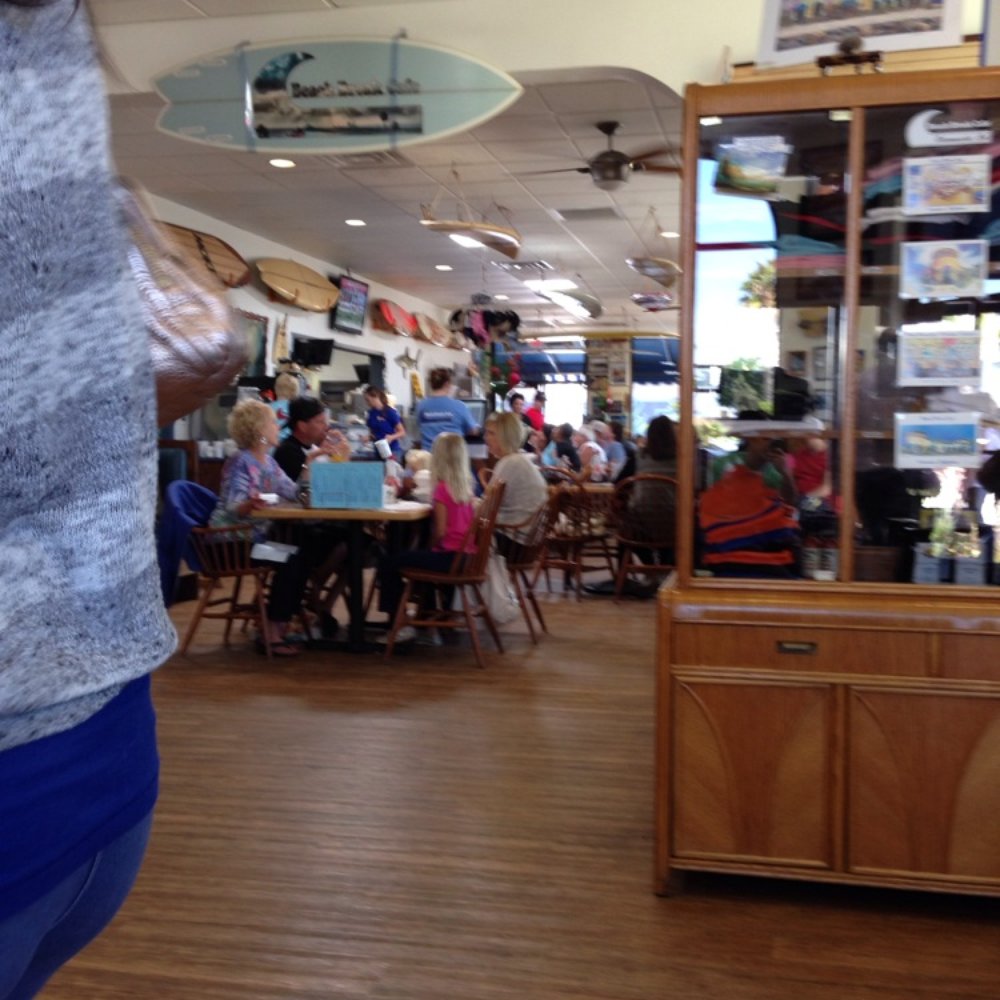 Beach Break Cafe - Inside - Breakfast & Brunch Near Me - Oceanside, California