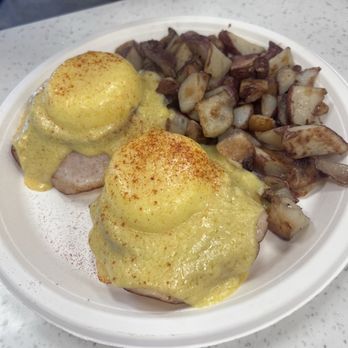 Koa Pancake House - Eggs Traditional Benedict - Breakfast & Brunch Near Me - Kapolei, Hawaii