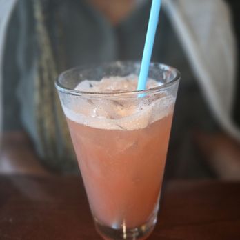 Red Lobster - Tito's spiked strawberry lemonade - Seafood Near Me - Waldorf, Maryland