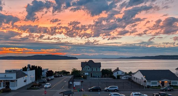 Topside Bar & Grill by null