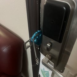 Red Roof Inn Fort Smith Downtown - Safety lock that I travel with and had to utilize since provided safety lock didn't exist