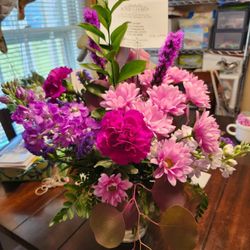 Roxie's Florist - Ms. Wendy was great. I got the flowers for my sister's birthday. I bought this arrangement sight unseen. I highly recommend Roxie's Florist!