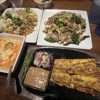 Torung Restaurant - Panang Curry, chicken Satay, Pad See U, chicken Chow Mein - Thai Near Me - Los Angeles, California Torung Restaurant - Panang Curry, chicken Satay, Pad See U, chicken Chow Mein - Thai Near Me - Los Angeles, California
