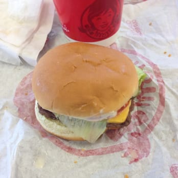 Wendy's - Fast Food Near Me - Merrick, New York