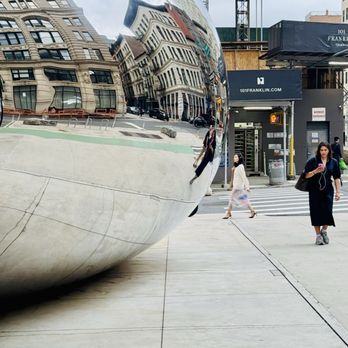 The Bean - Reflections of the sculpture - Public Art Near Me - New York, New York The Bean - Reflections of the sculpture - Public Art Near Me - New York, New York
