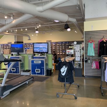 Road Runner Sports - Shoe Stores Near Me - Seattle, Washington