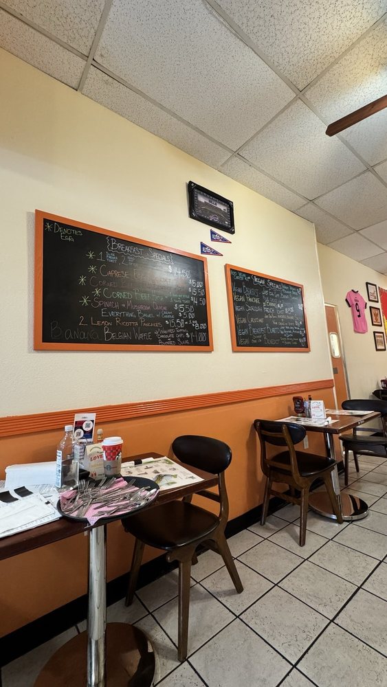 Anna’s Breakfast and Lunch Cafe - Photo 2