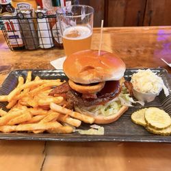 Niko's Pointers Saloon - Niko burger.