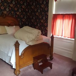 Candlelight Manor