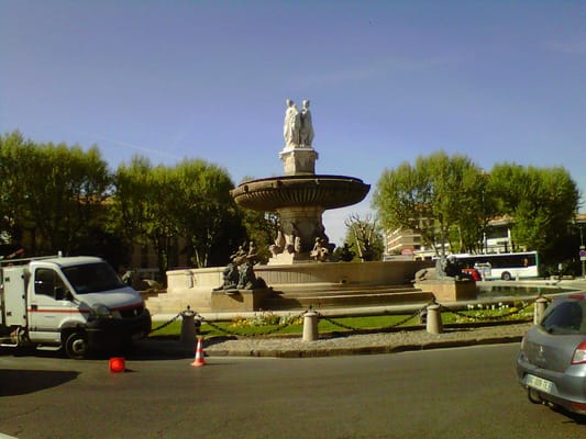 Fontaine de la Rotonde by null