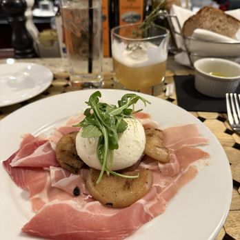 Jonathan’s Ristorante - Grilled peaches. Thinly shaved prosciutto. Burrata. Delightful. - Italian Near Me - Huntington, New York Jonathan’s Ristorante - Grilled peaches. Thinly shaved prosciutto. Burrata. Delightful. - Italian Near Me - Huntington, New York