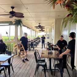 Leong’s Market and Grill - Plenty of outdoor seating