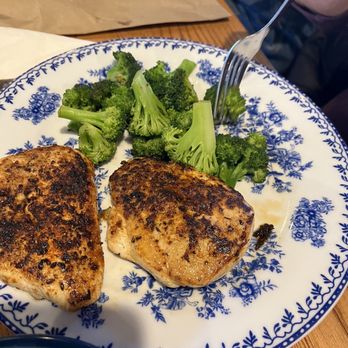 Cracker Barrel Old Country Store - Grilled Chicken Tenderloins - American Near Me - Sheffield Lake, Ohio
