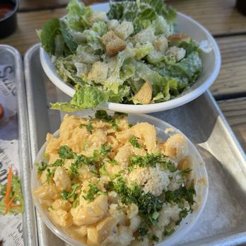 Brody's Restaurant - Mac n cheese and side of Caesar salad - Barbeque Near Me - Sacramento, California